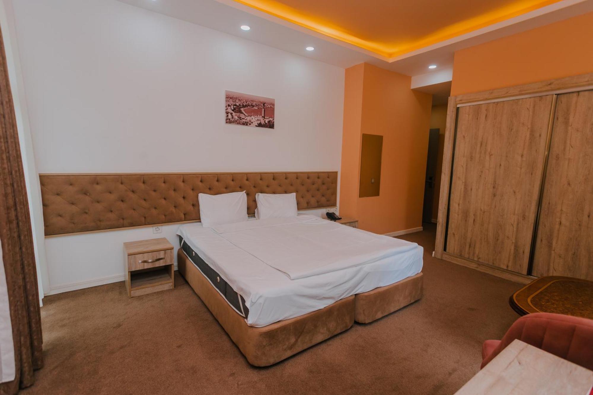 Madina-Zamzam Halal Hotels Group Баку Екстериор снимка